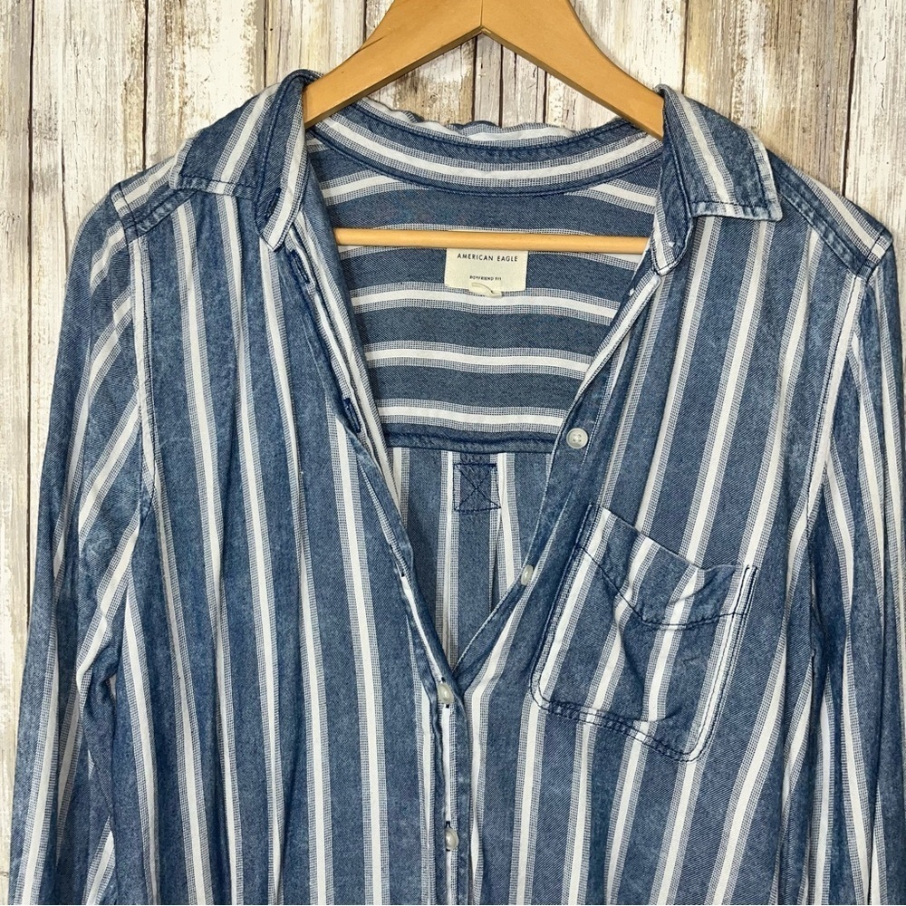 American Eagle boyfriend fit Women’s Blue Stone Wash Stripe Button Down - Picture 3 of 6